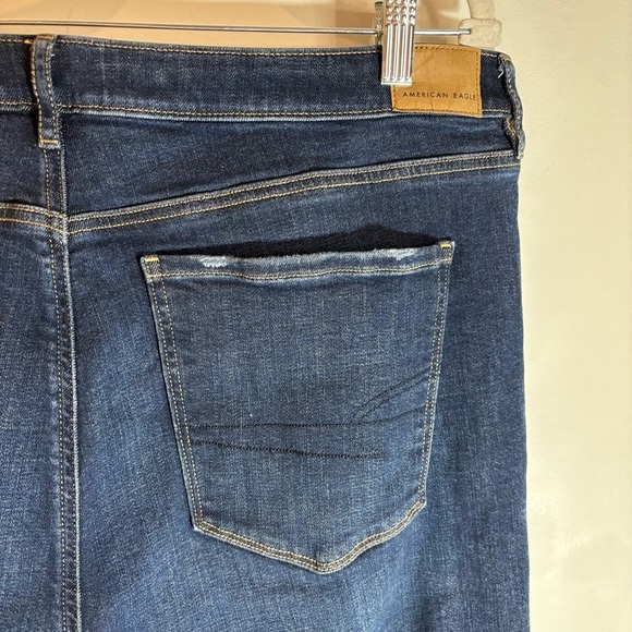 AMERICAN EAGLE Sz 20 Super High Rise Slit on Hem Mid Wash Flare Leg Jeans - Picture 7 of 13